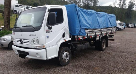 Mercedes Benz Accelo 915C - 4x2 - 2012 - Carroceria 